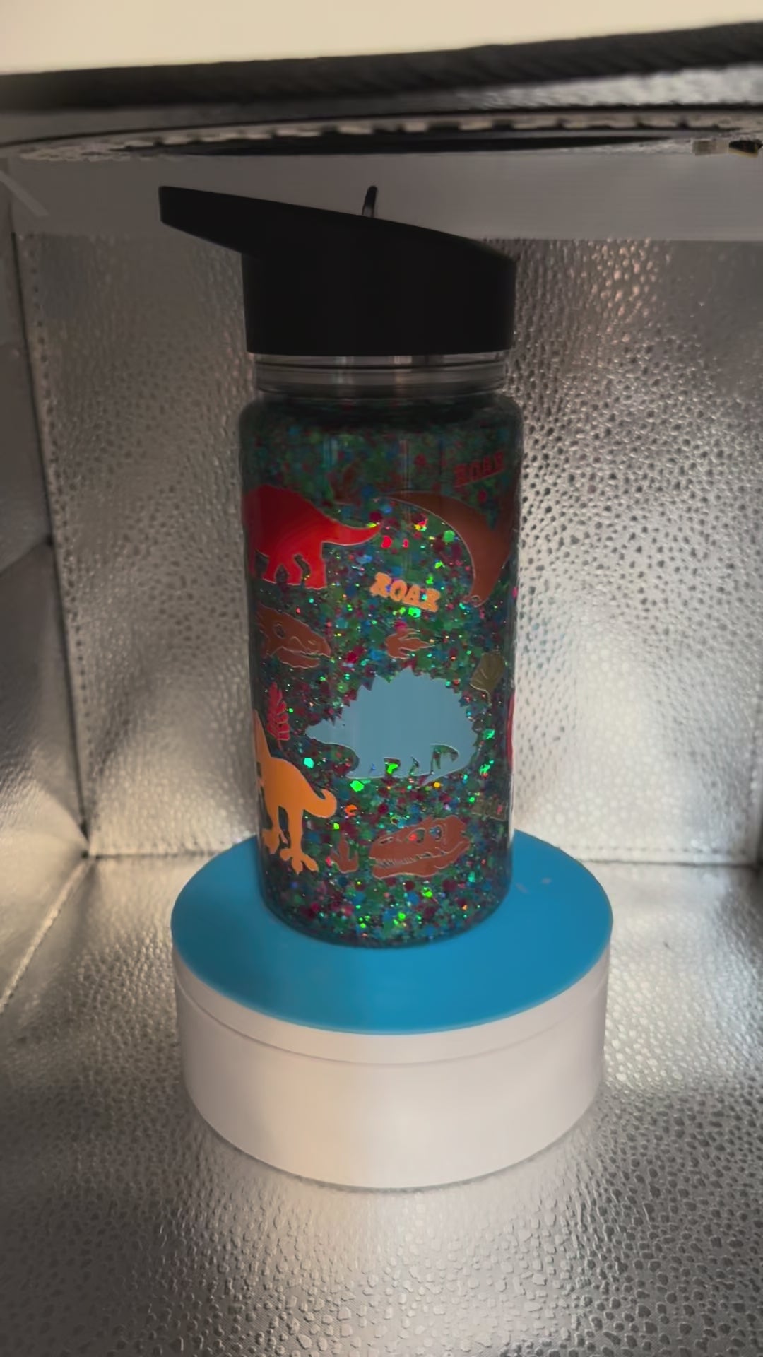 DINO CUP AND ACCESSORIES.